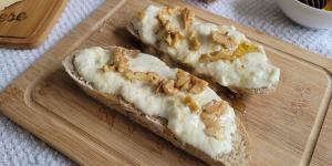 Receita de Queijo brie com mel e castanha