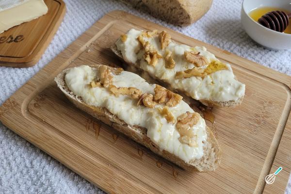 Receita de Queijo brie com mel e castanha