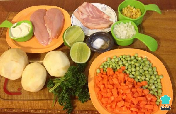 Receita de Salada de frango com batatas - Passo 1