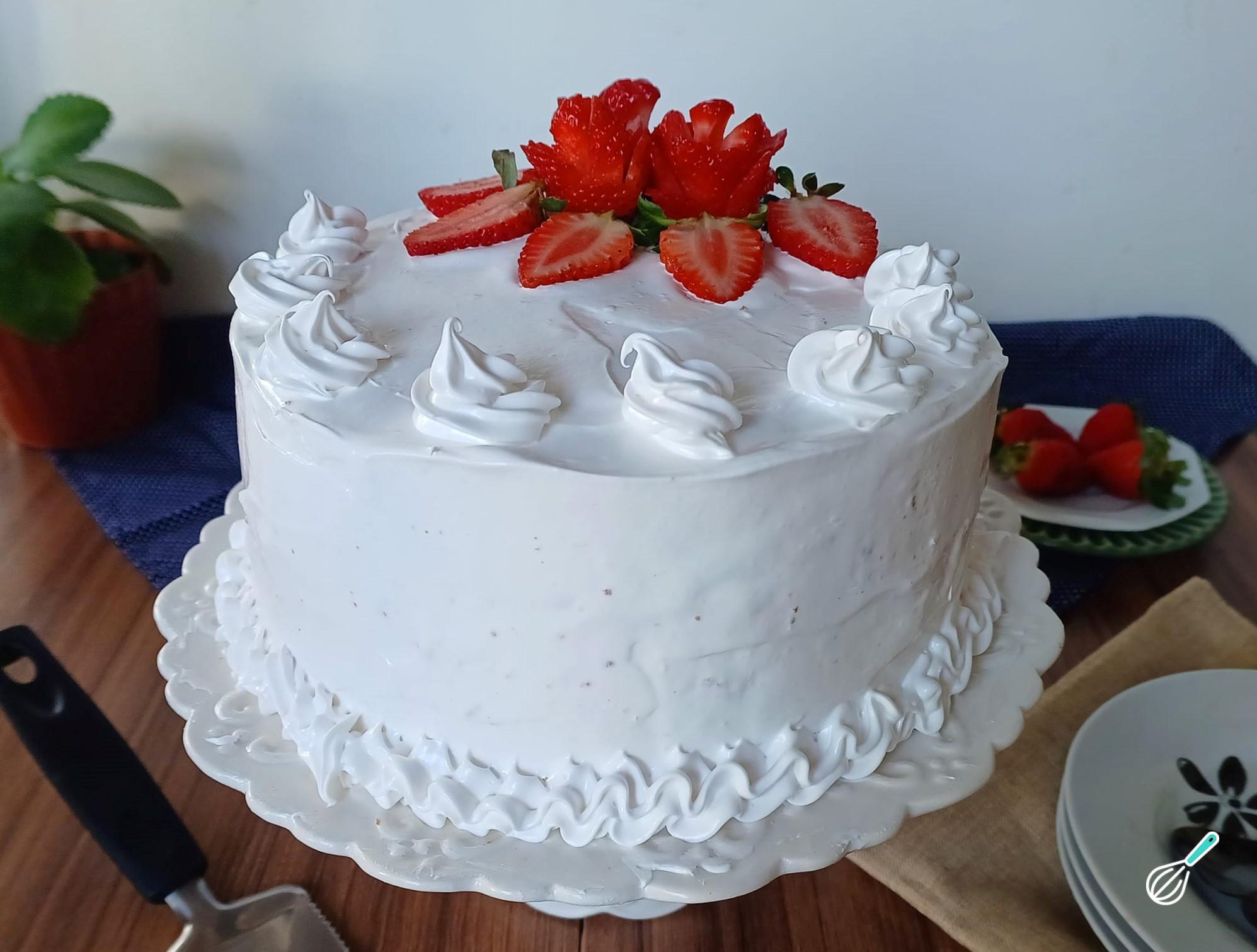 Pasteles  Bolo confeitado de chantilly, Bolo chantily, Bolo