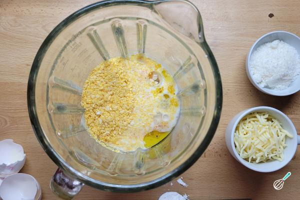 Receita de Bolo de farinha de milho com queijo - Passo 2