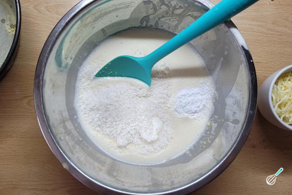 Receita de Bolo de farinha de milho com queijo - Passo 3