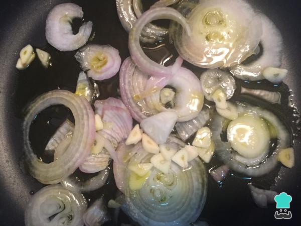Receita de Grão de bico com bacalhau - Passo 3