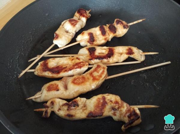 Receita de Espetinho de frango japonês - Passo 6