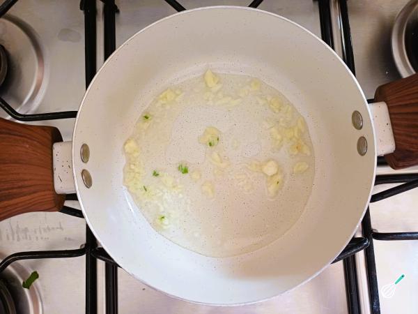 Receita de Arroz com queijo coalho - Passo 2