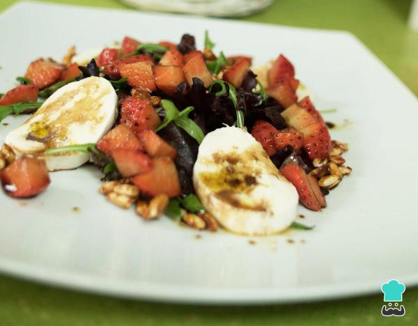 Receita de Salada tropical com morango