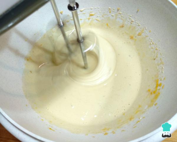 Receita de Bolo de leite Ninho com doce de leite - Passo 1