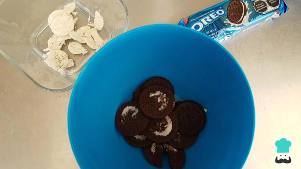 Receita de Ovo de Páscoa de Oreo - Passo 1