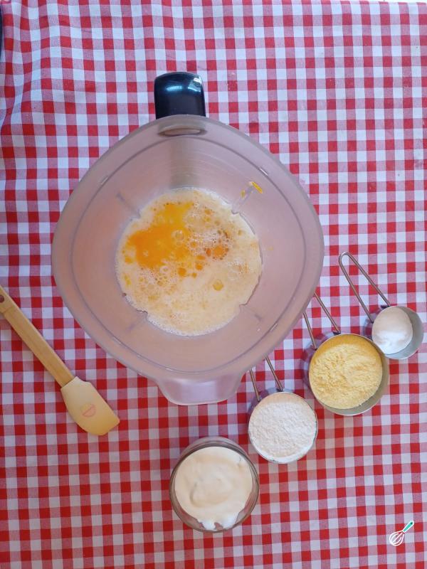 Receita de Bolo de milho com requeijão - Passo 2