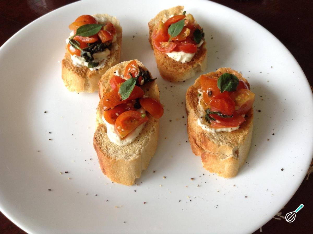 Receita de Pão torrado com queijo e tomate