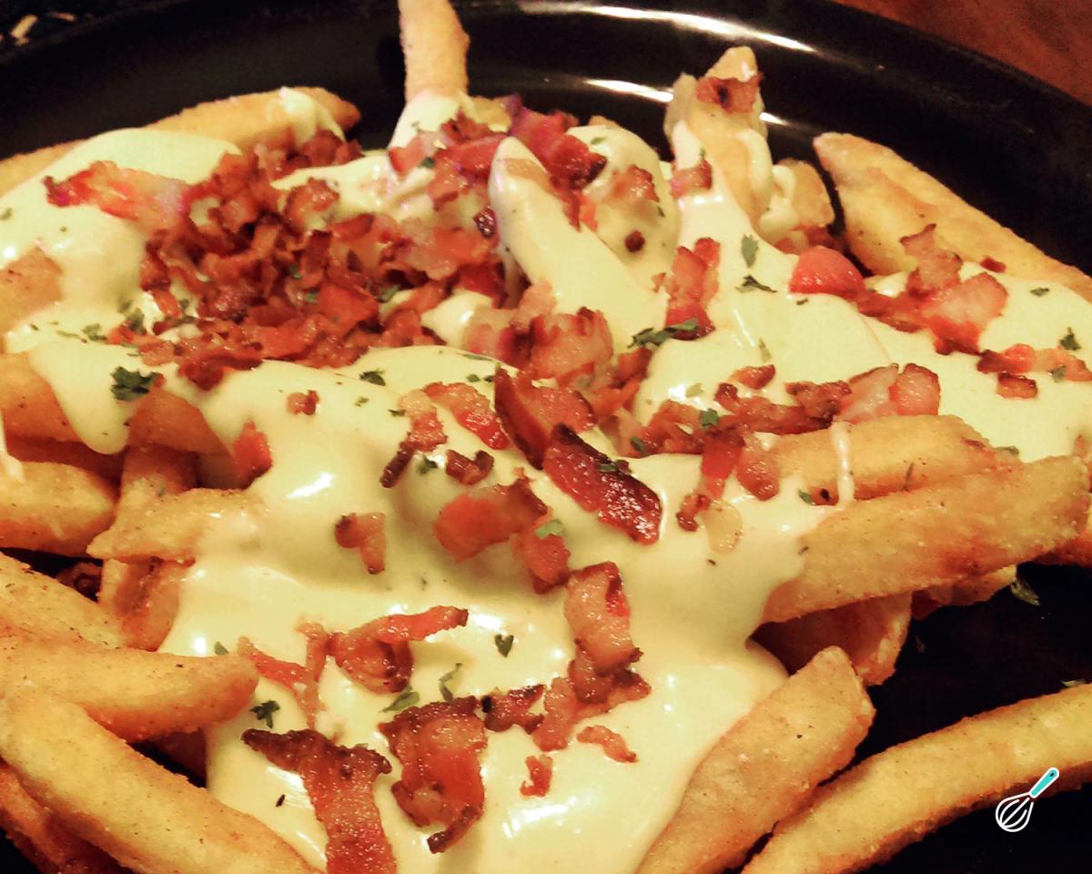 Receita de Batata frita com queijo mussarela e bacon