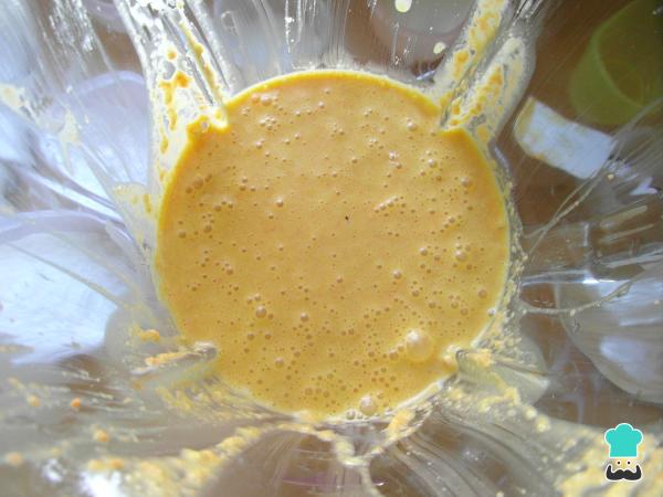 Receita de Bolo de cenoura com fubá de liquidificador - Passo 1