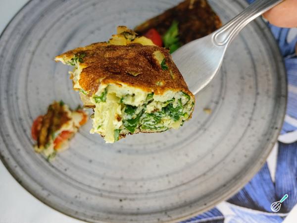 Receita de Omelete de espinafre e tomate - Passo 7