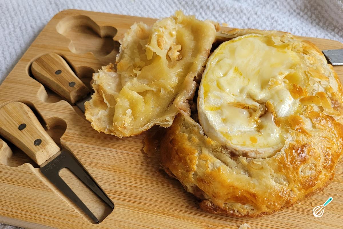 Receita de Queijo brie com massa folheada e mel