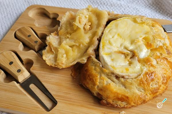 Receita de Queijo brie com massa folheada e mel