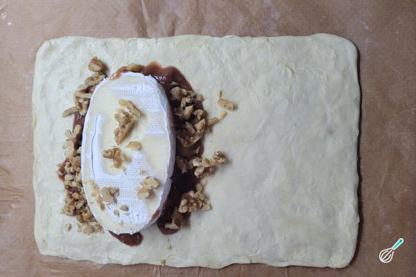 Receita de Queijo brie com massa folheada e mel - Passo 4