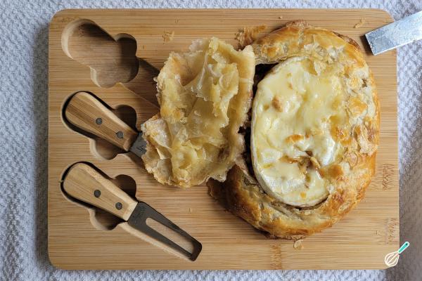 Receita de Queijo brie com massa folheada e mel - Passo 9