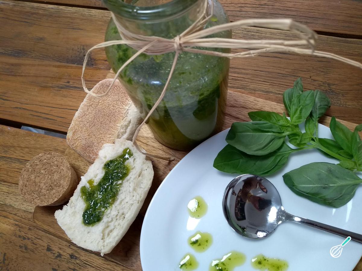 Receita de Azeite aromatizado com manjericão