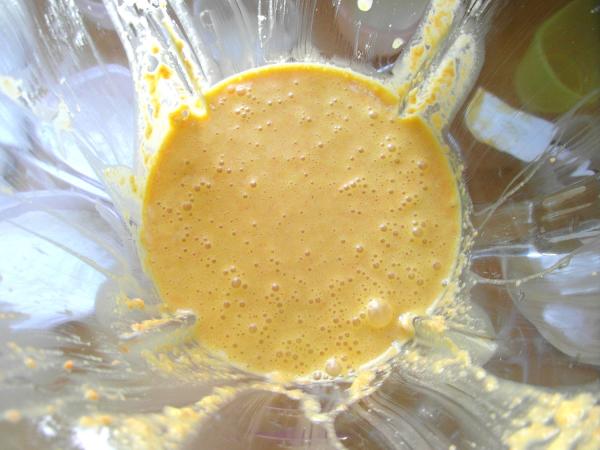 Receita de Bolo de cenoura na marmita - Passo 1