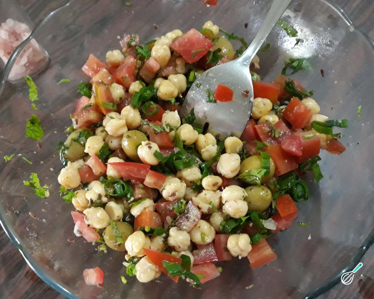 Receita de Salada de grão de bico com tomate