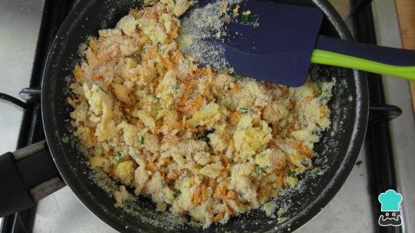 Receita de Farofa de ovo com cenoura - Passo 5