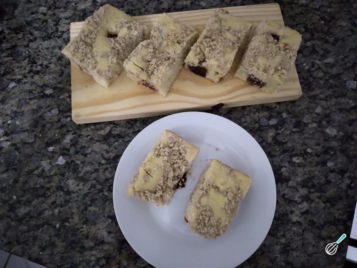 Receita de Cuca de goiabada com farofa