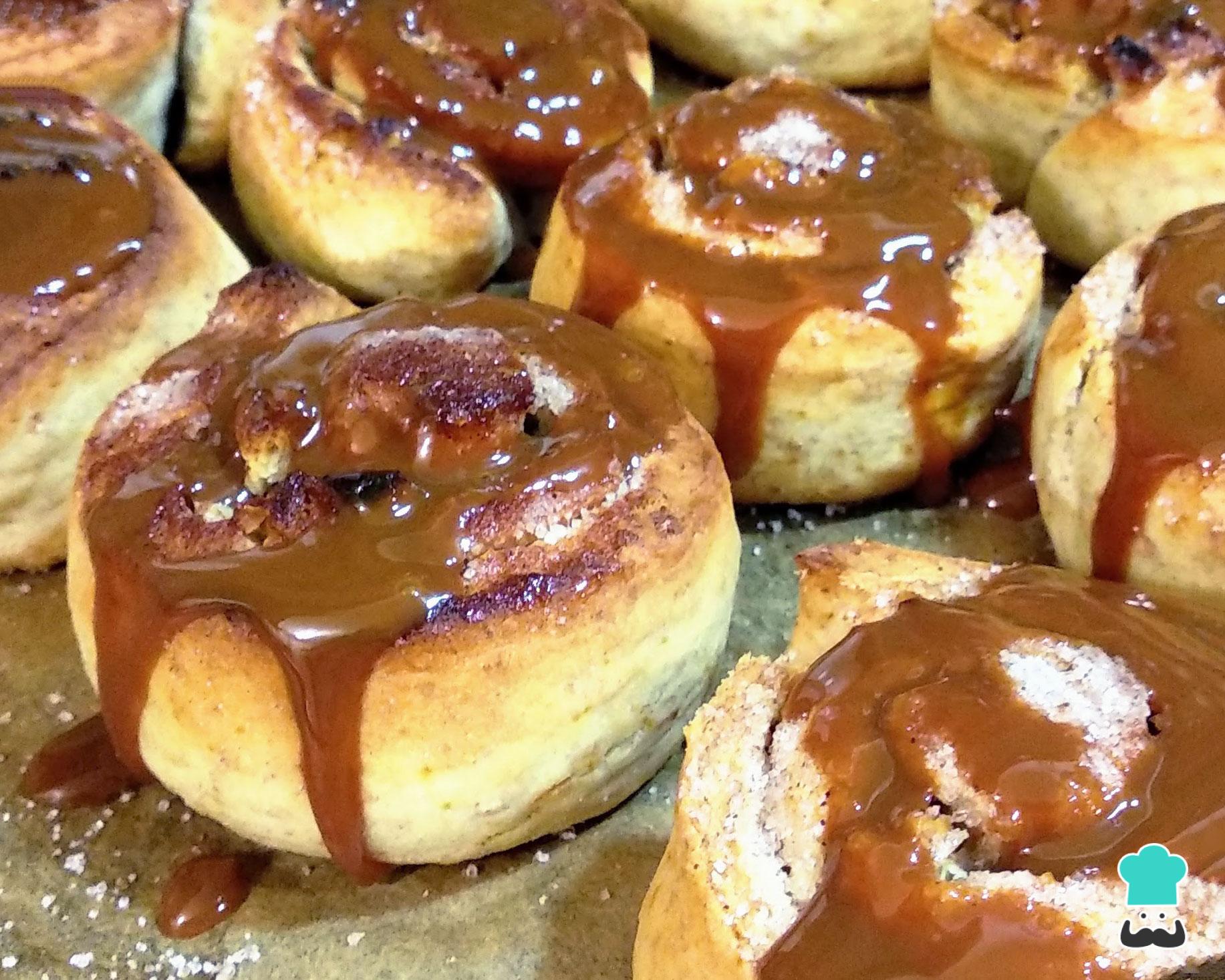 Cinnamon roll é um pãozinho doce de canela que foi criado na