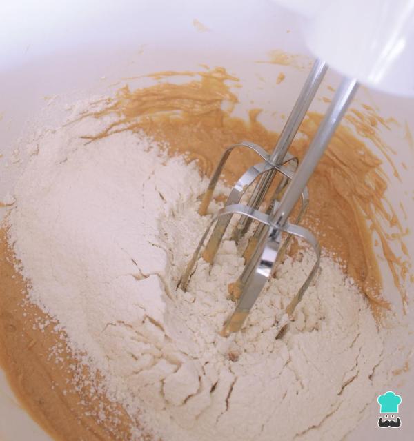 Receita de Bolo de doce de leite com gotas de chocolate - Passo 6