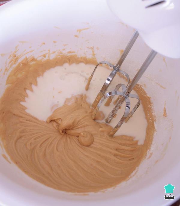 Receita de Bolo de doce de leite com gotas de chocolate - Passo 7