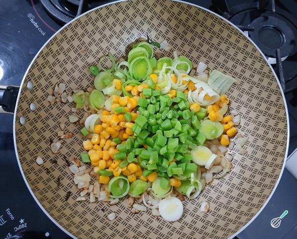 Receita de Torta de legumes fit com farinha de aveia - Passo 4