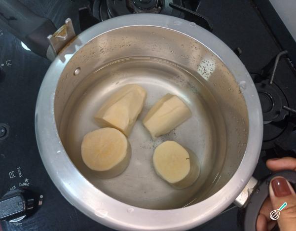 Receita de Escondidinho de mandioca com carne moída - Passo 2