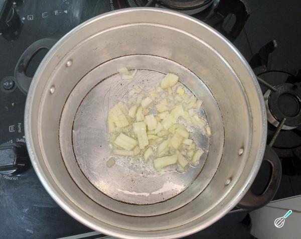 Receita de Escondidinho de mandioca com carne moída - Passo 4