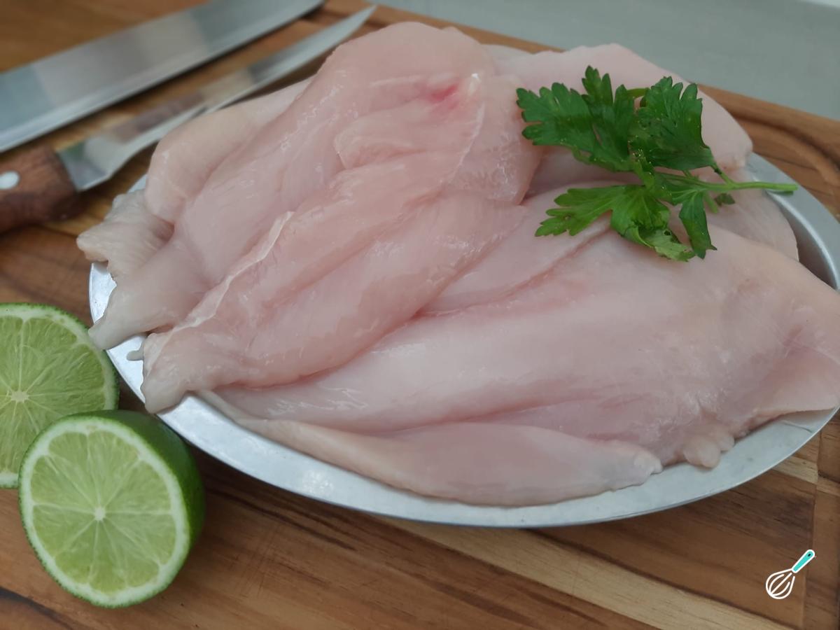 Como desossar peito de frango