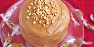 Bolo de amendoim com doce de leite