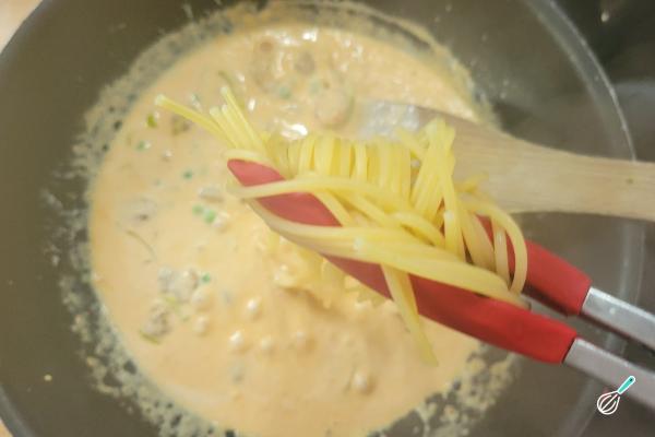 Receita de Macarrão com linguiça toscana e creme de leite - Passo 9