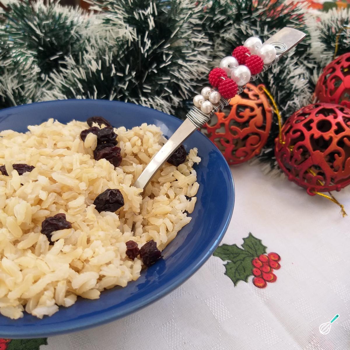 Receita de Arroz de Natal simples com passas
