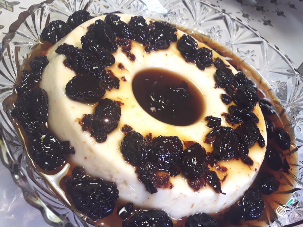 Receita de Manjar de coco com calda de ameixa