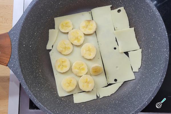 Receita de Banana com queijo e canela - Passo 3