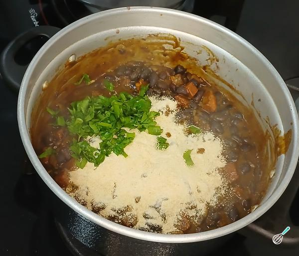 Receita de Virado de feijão com ovo - Passo 6