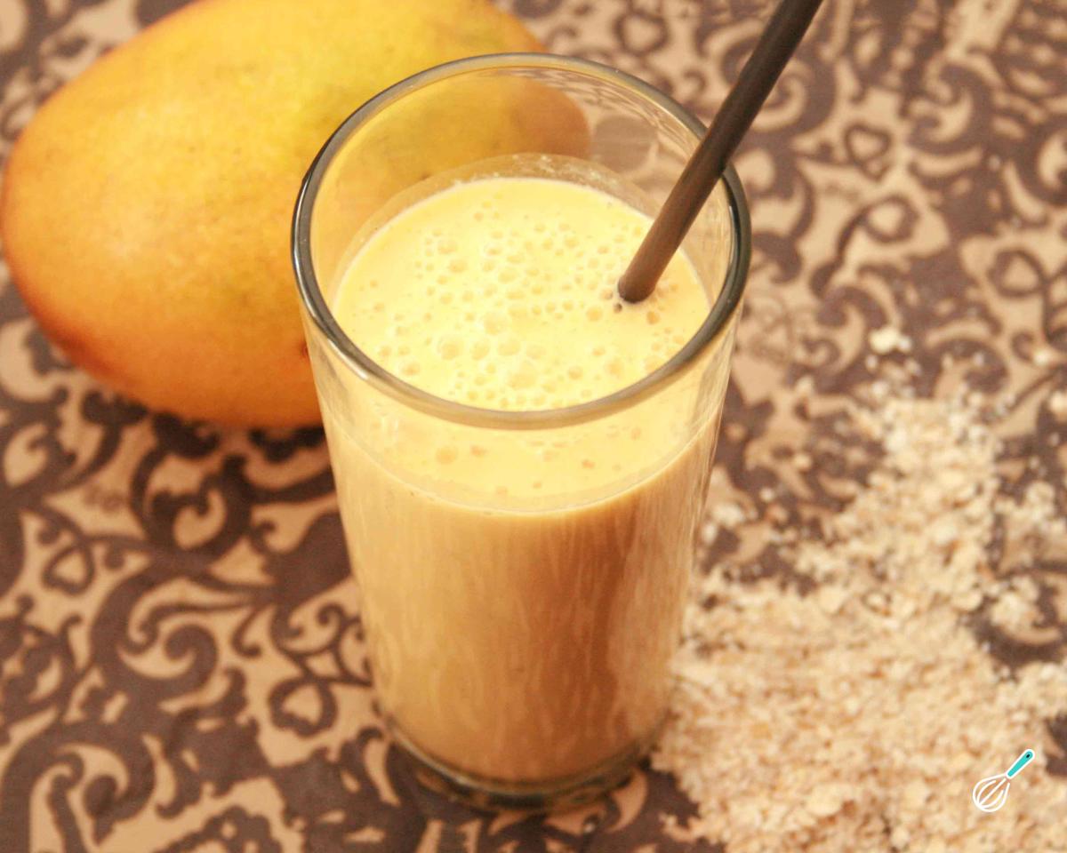 Vitamina de manga com aveia