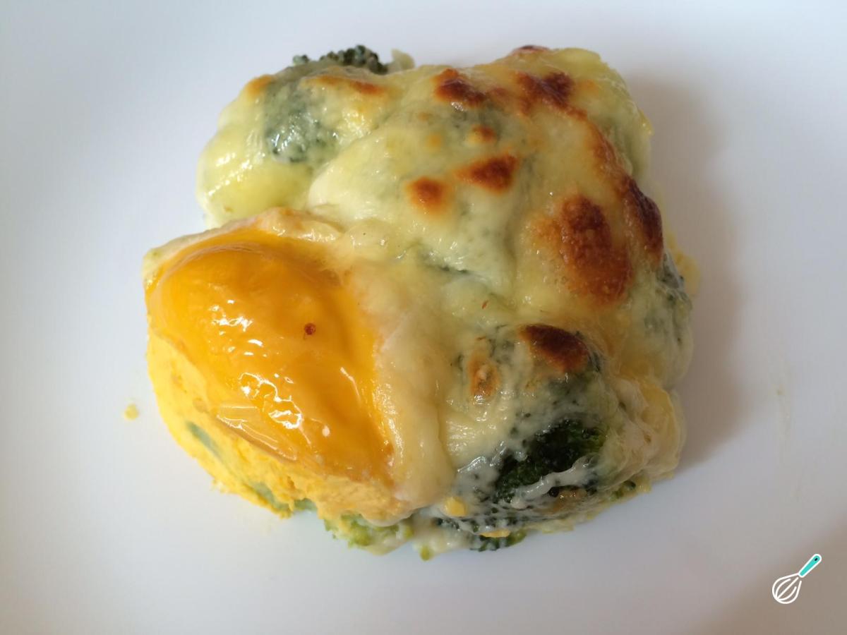 Receita de Brócolis com queijo e ovo