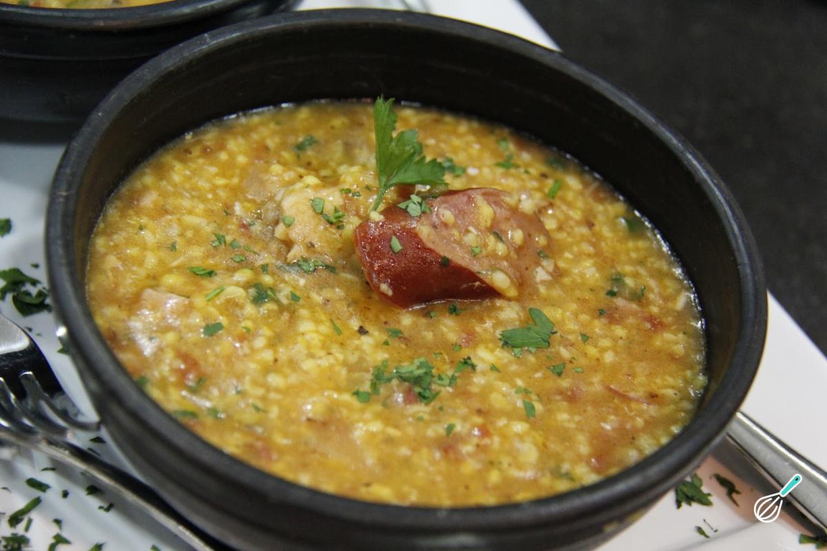 Receita de Quirera de milho com costelinha de porco