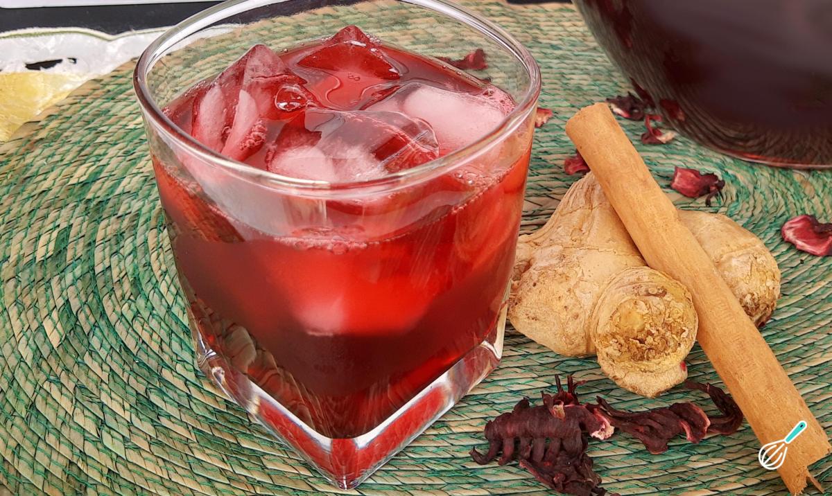 Chá de hibisco com gengibre