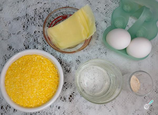 Receita de Cuscuz com ovo e queijo - Passo 1