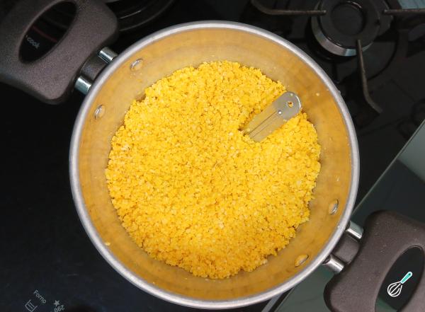 Receita de Cuscuz com ovo e queijo - Passo 5