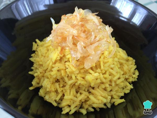 Receita de Arroz ao curry com cebola