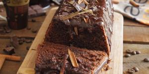 Bolo de chocolate úmido e fofo
