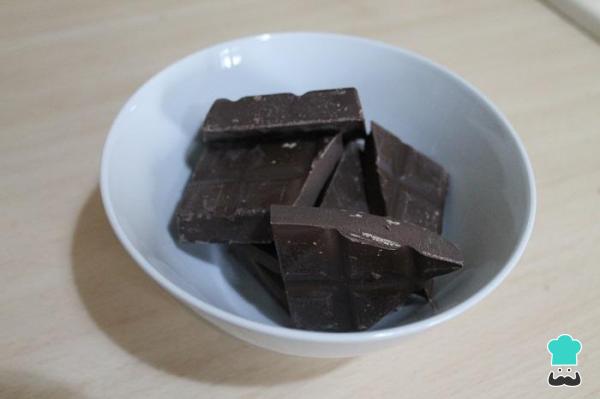 Receita de Bolo de chocolate úmido e fofo - Passo 1