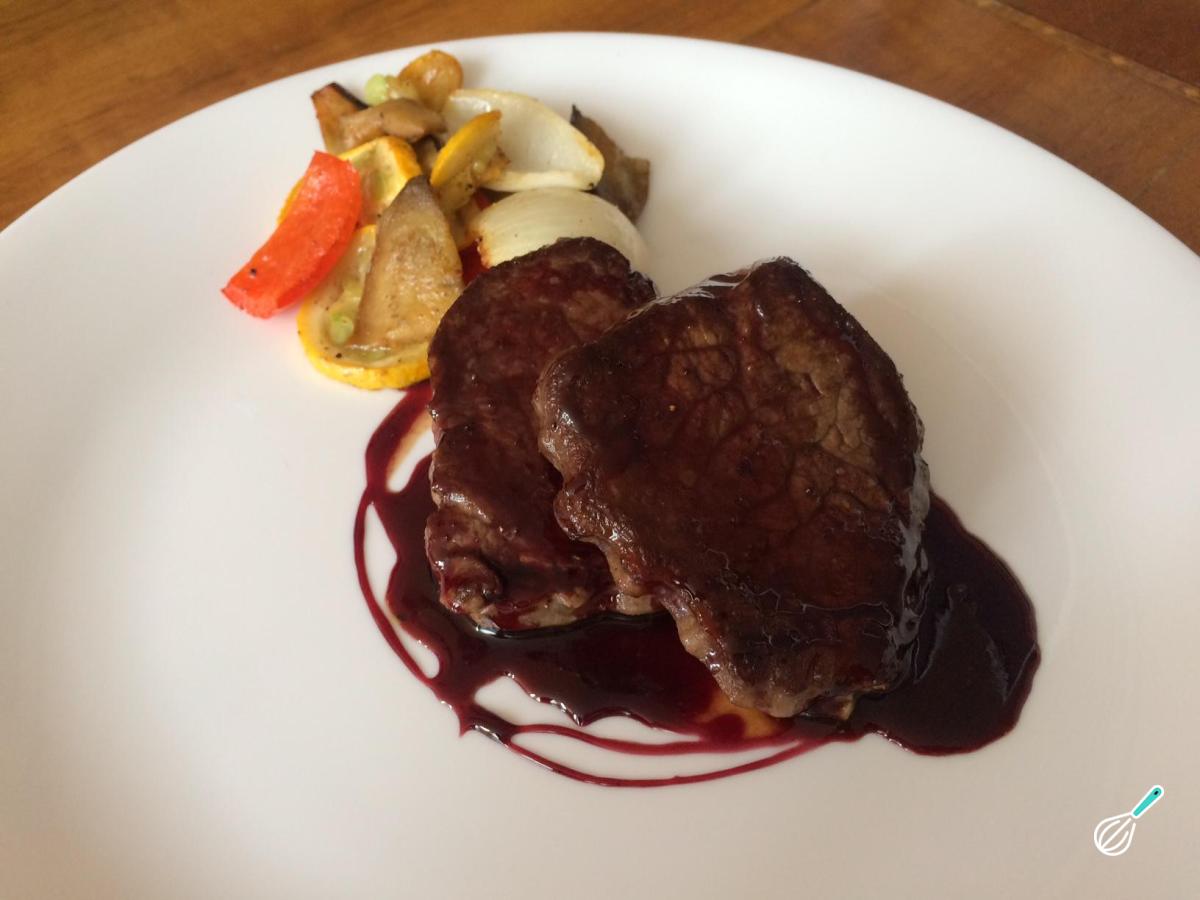 Receita de Contra-filé com redução de vinho