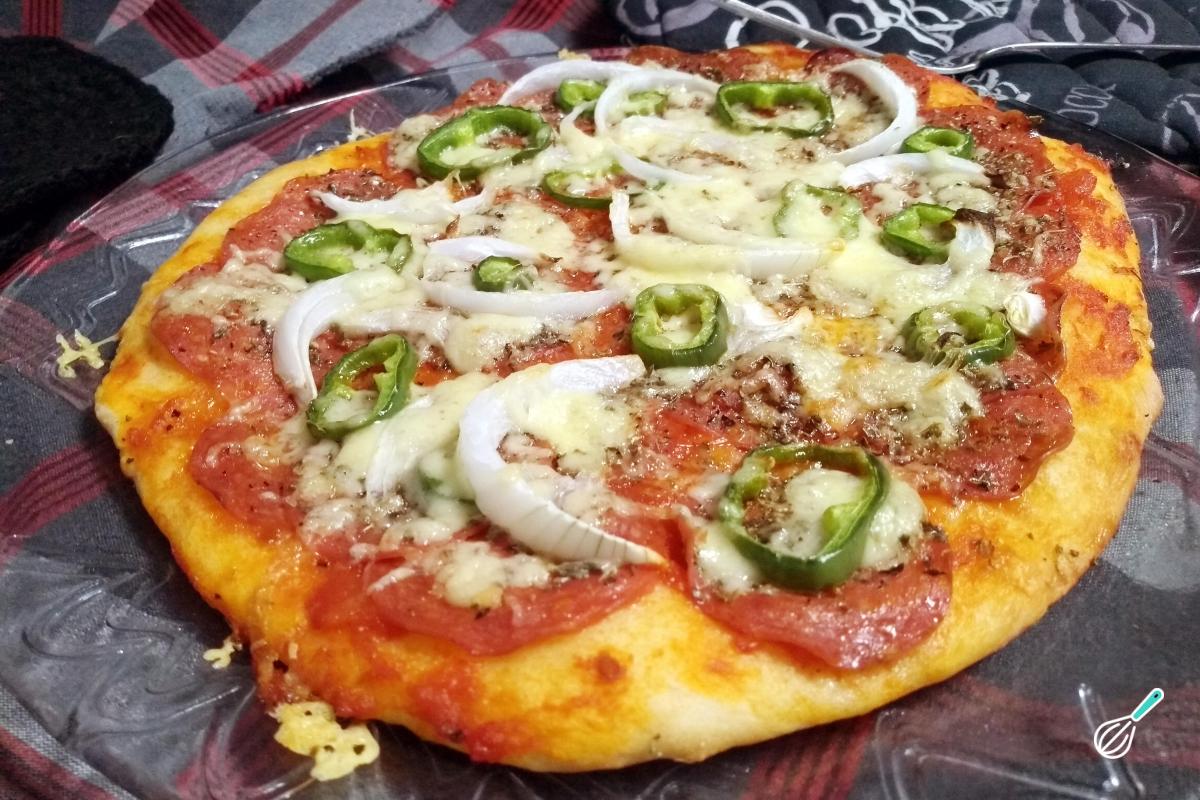 Receita de Pizza de pepperoni caseira